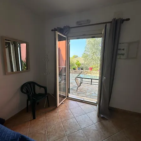 Seapine Apartament *